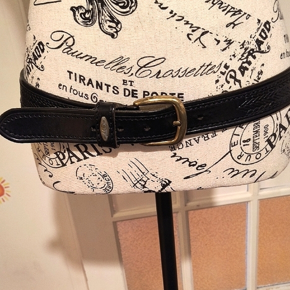 Vintage Fiori Black Leather Belt with Gold Buckle. Size 34. Good Condition - Picture 1 of 8